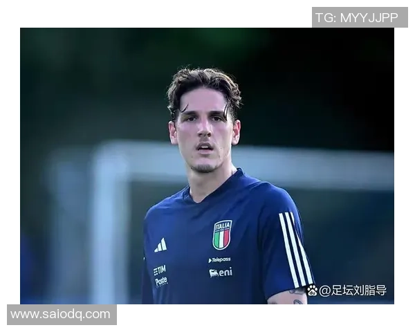 罗马足球美女球星的崛起与挑战：展现足球场上独特的魅力与实力